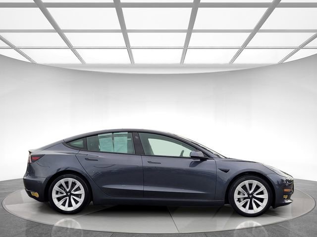 Used 2021 Tesla Model 3 Standard Range Plus image 4