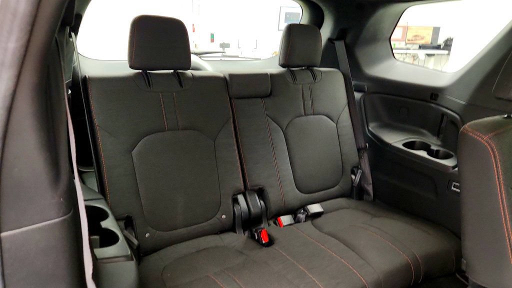 Used 2025 Honda Pilot Sport image 21