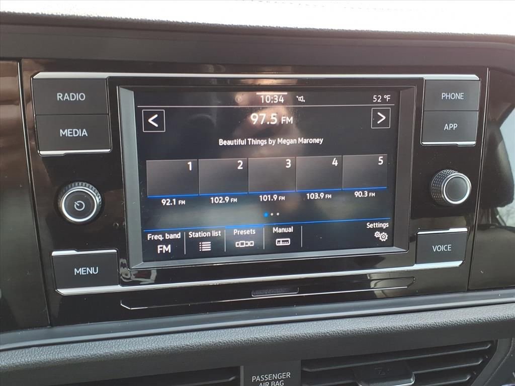 Used 2024 Volkswagen Jetta SE image 16