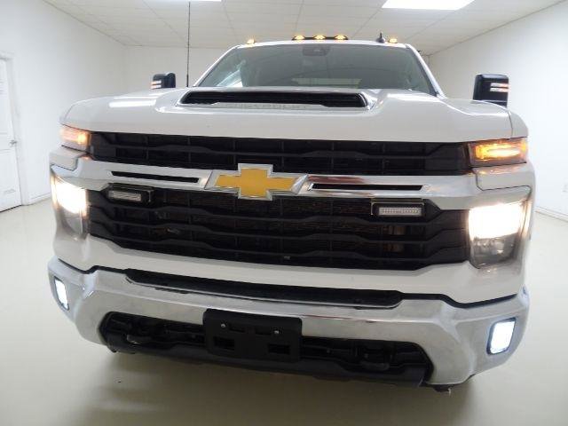 Used 2024 Chevrolet Silverado 2500 LT w/ Convenience Package AWD/4WD image 9