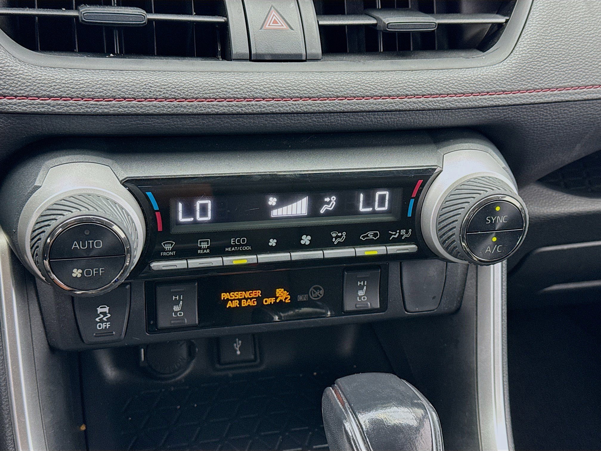 Used 2021 Toyota RAV4 SE w/ Weather & Moonroof Package AWD/4WD image 12