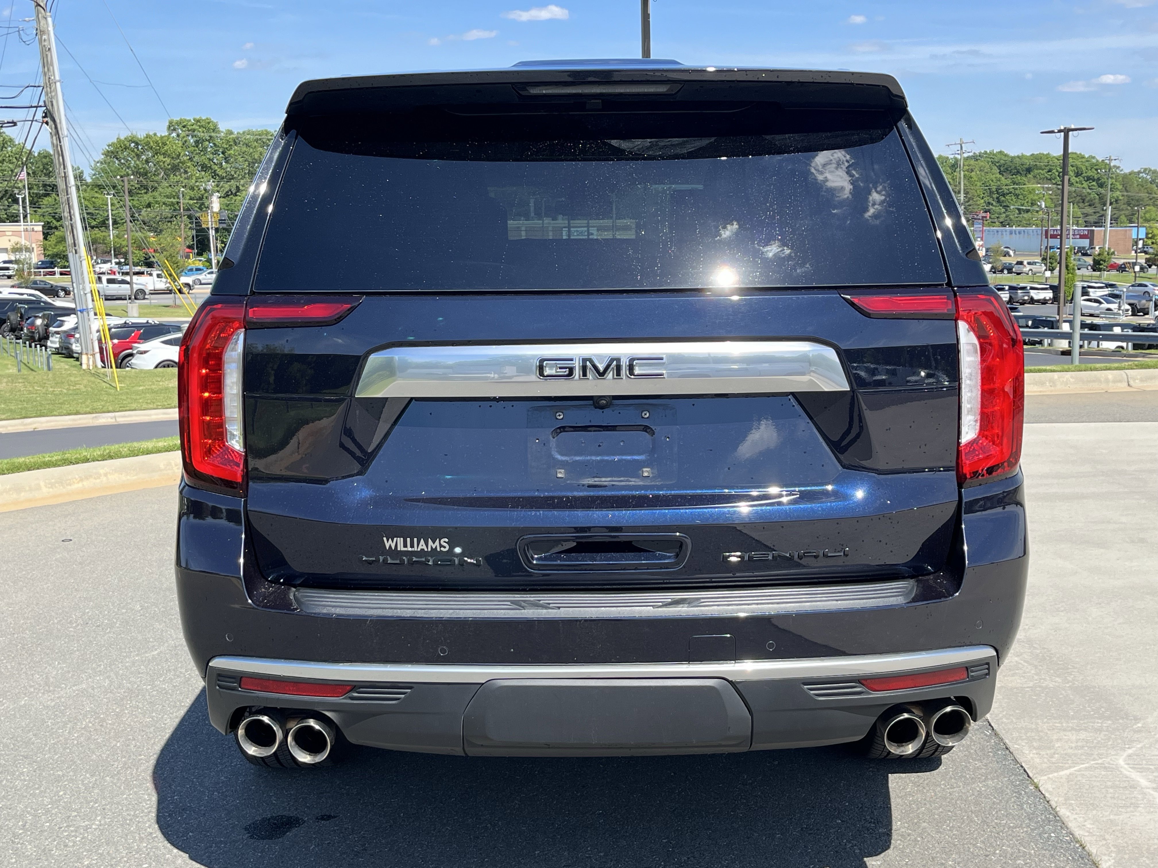 Used 2023 GMC Yukon Denali AWD/4WD image 9