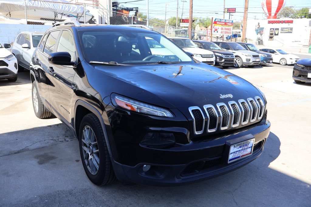 Used 2018 Jeep Cherokee Latitude FWD image 1