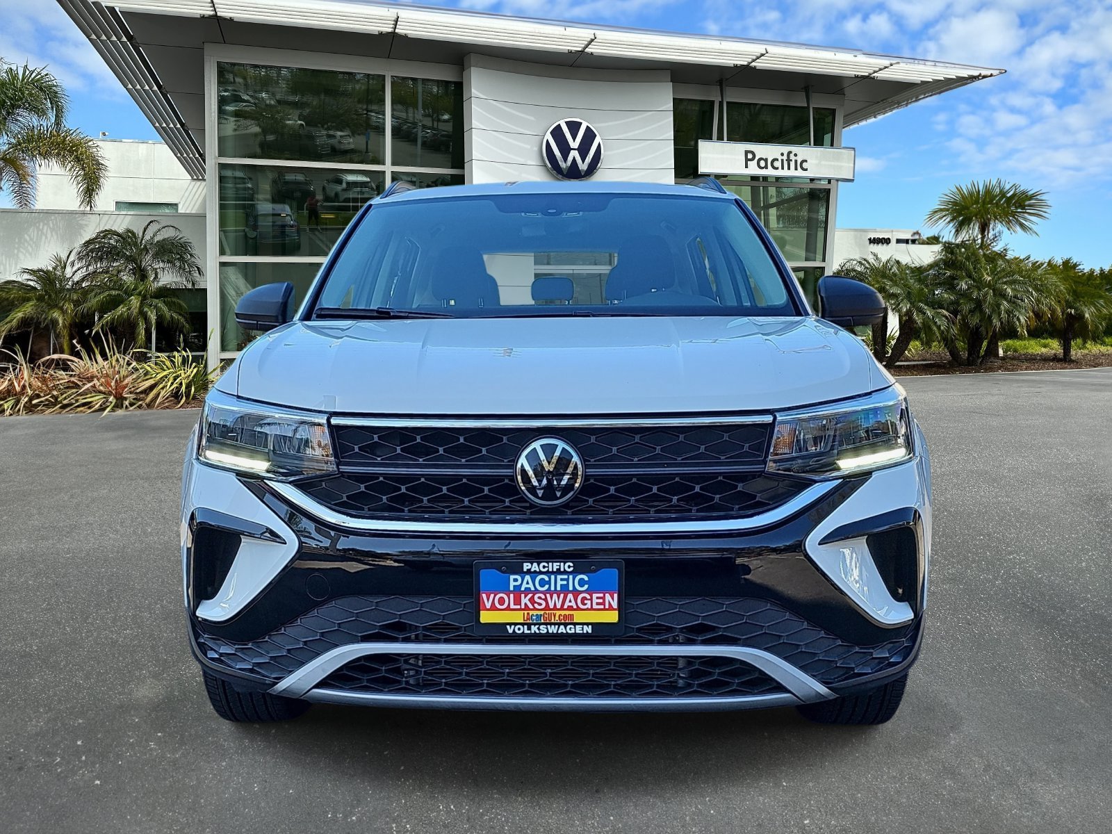 Used 2023 Volkswagen Taos S FWD image 2