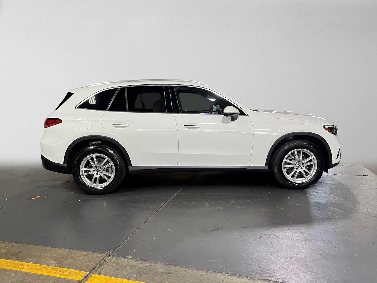 Used 2026 Mercedes-Benz GLC 300 4MATIC image 2