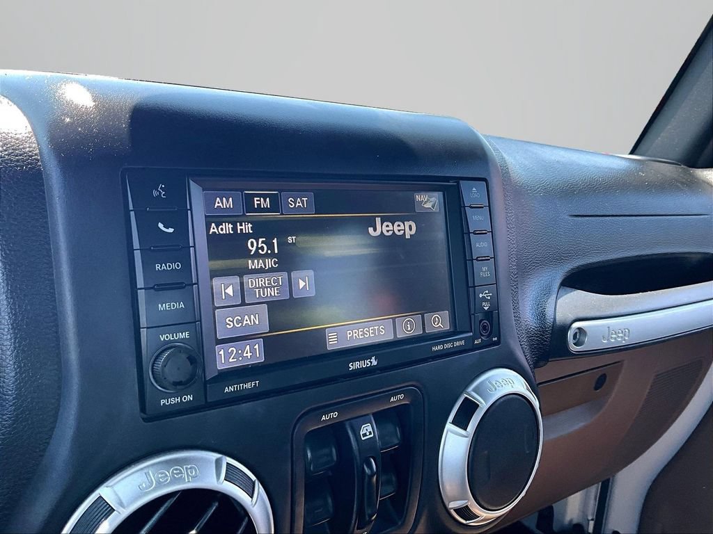 Used 2015 Jeep Wrangler Unlimited Sahara w/ Connectivity Group AWD/4WD image 22