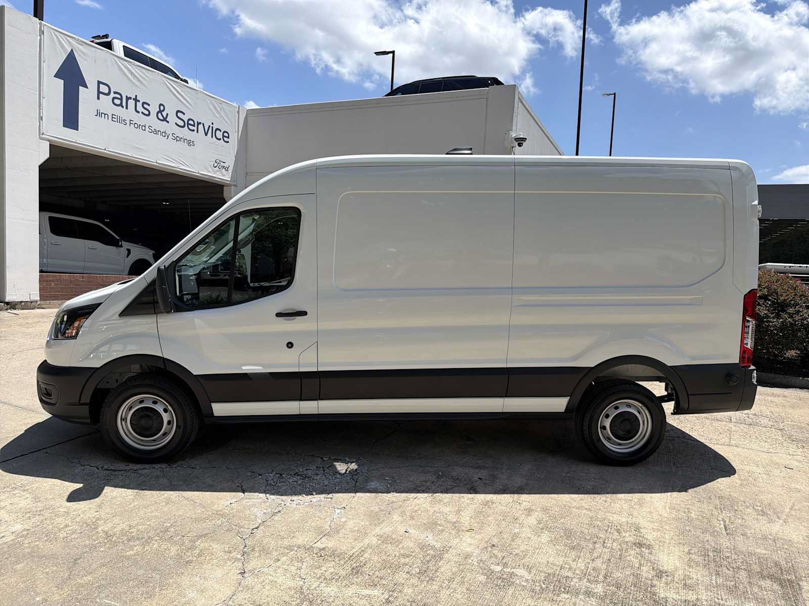 New 2026 Ford Transit 250 148 Medium Roof w/ Load Area Protection Package RWD image 4