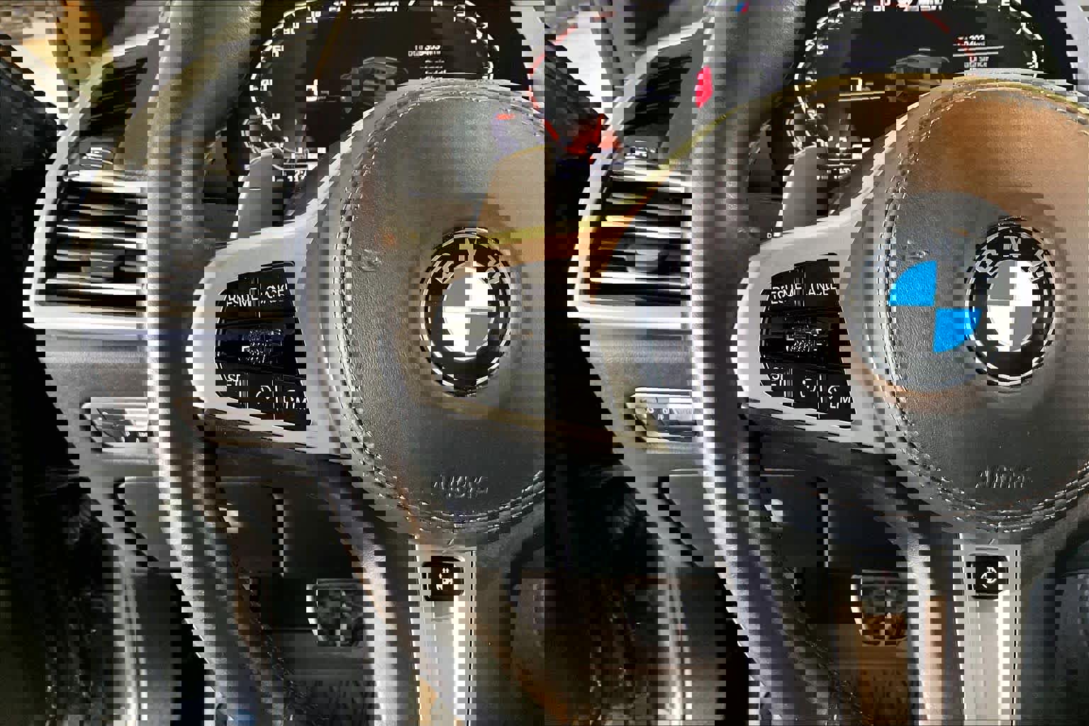 Used 2021 BMW X7 M50i w/ Executive Package image 22