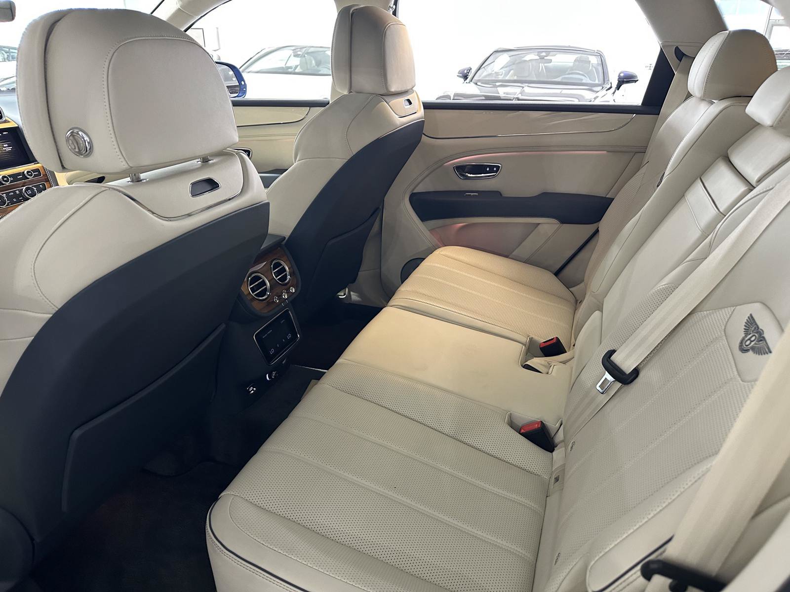 Used 2023 Bentley Bentayga AWD/4WD image 9