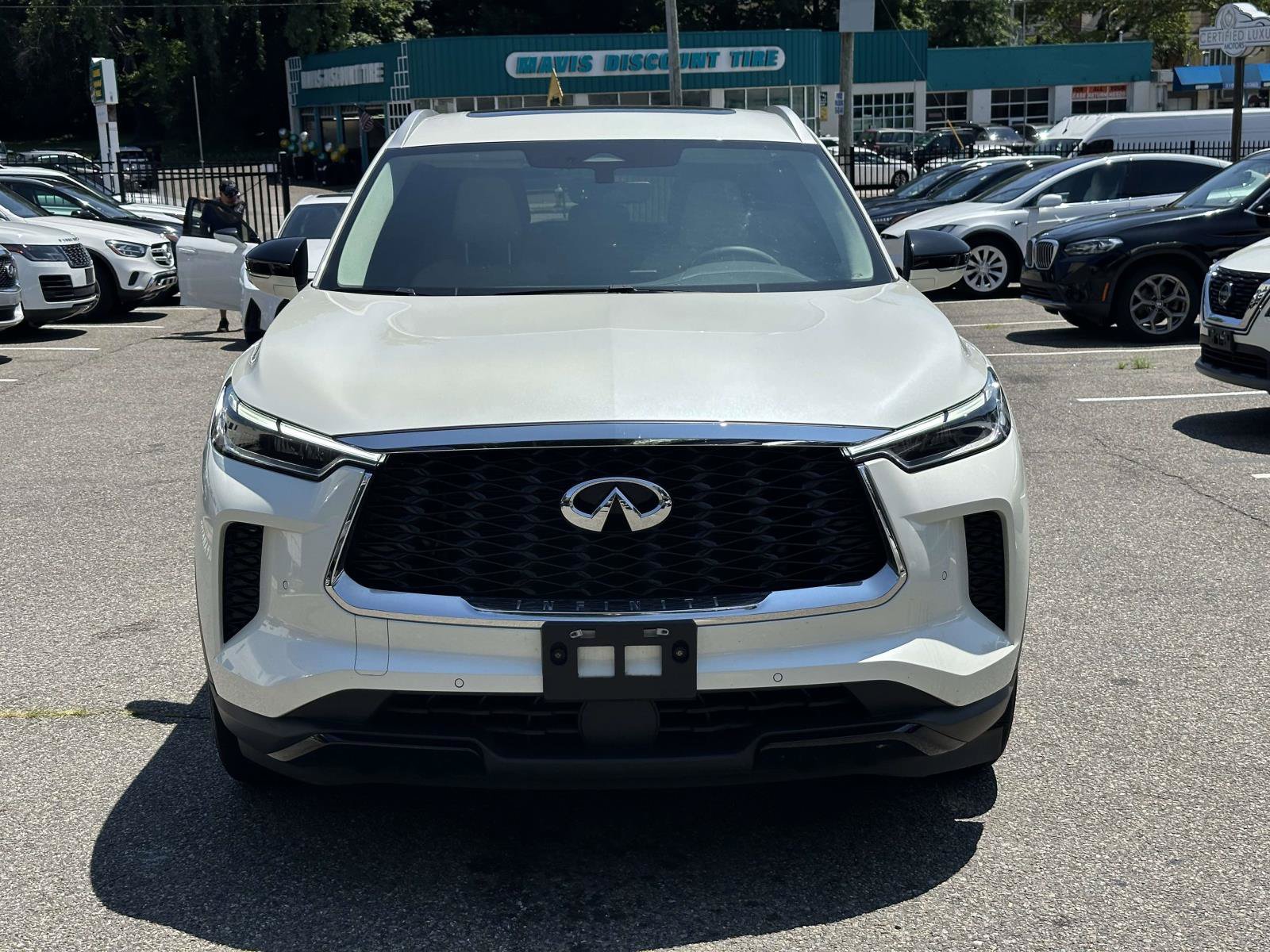 Used 2023 INFINITI QX60 Luxe w/ Cargo Package AWD/4WD image 8