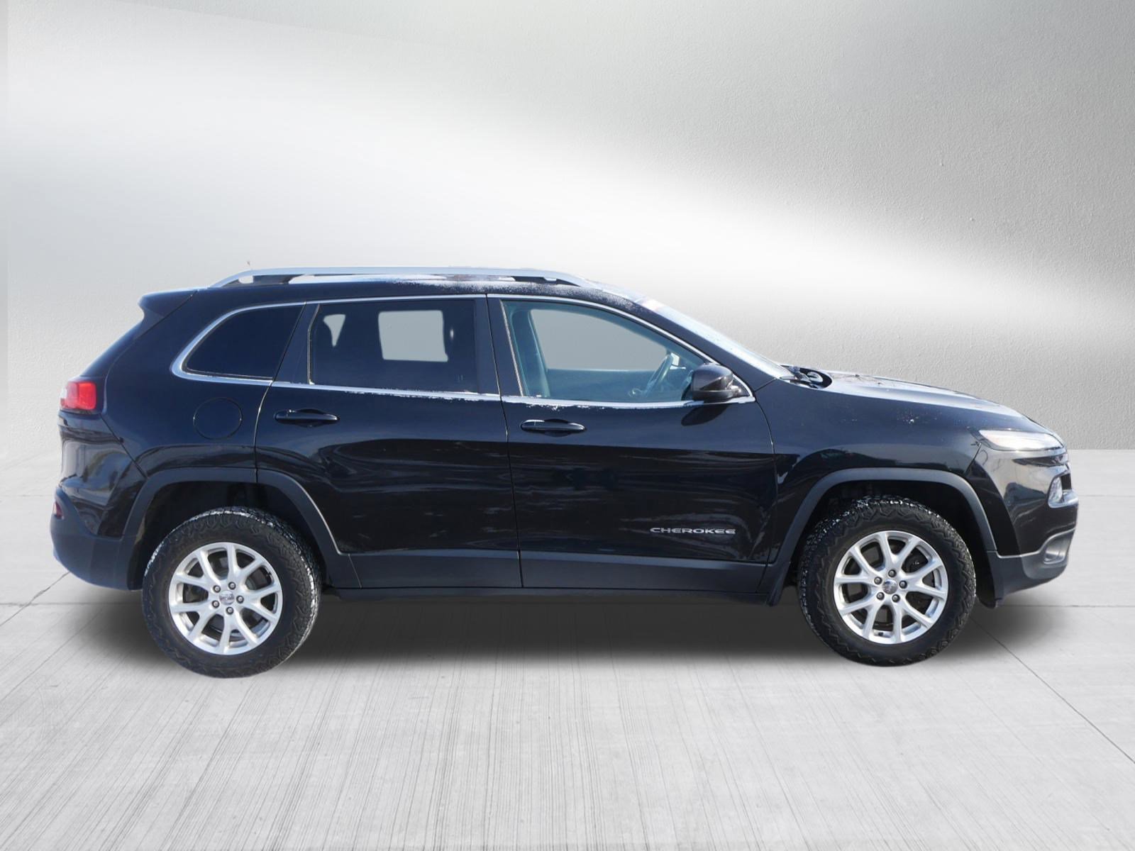 Used 2014 Jeep Cherokee Latitude w/ Cold Weather Group image 8