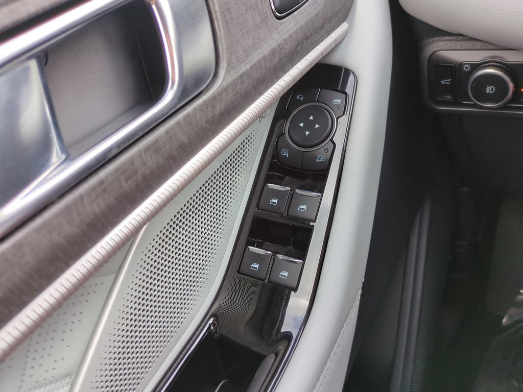 Used 2025 Ford Explorer Platinum w/ Ultimate Package RWD image 22