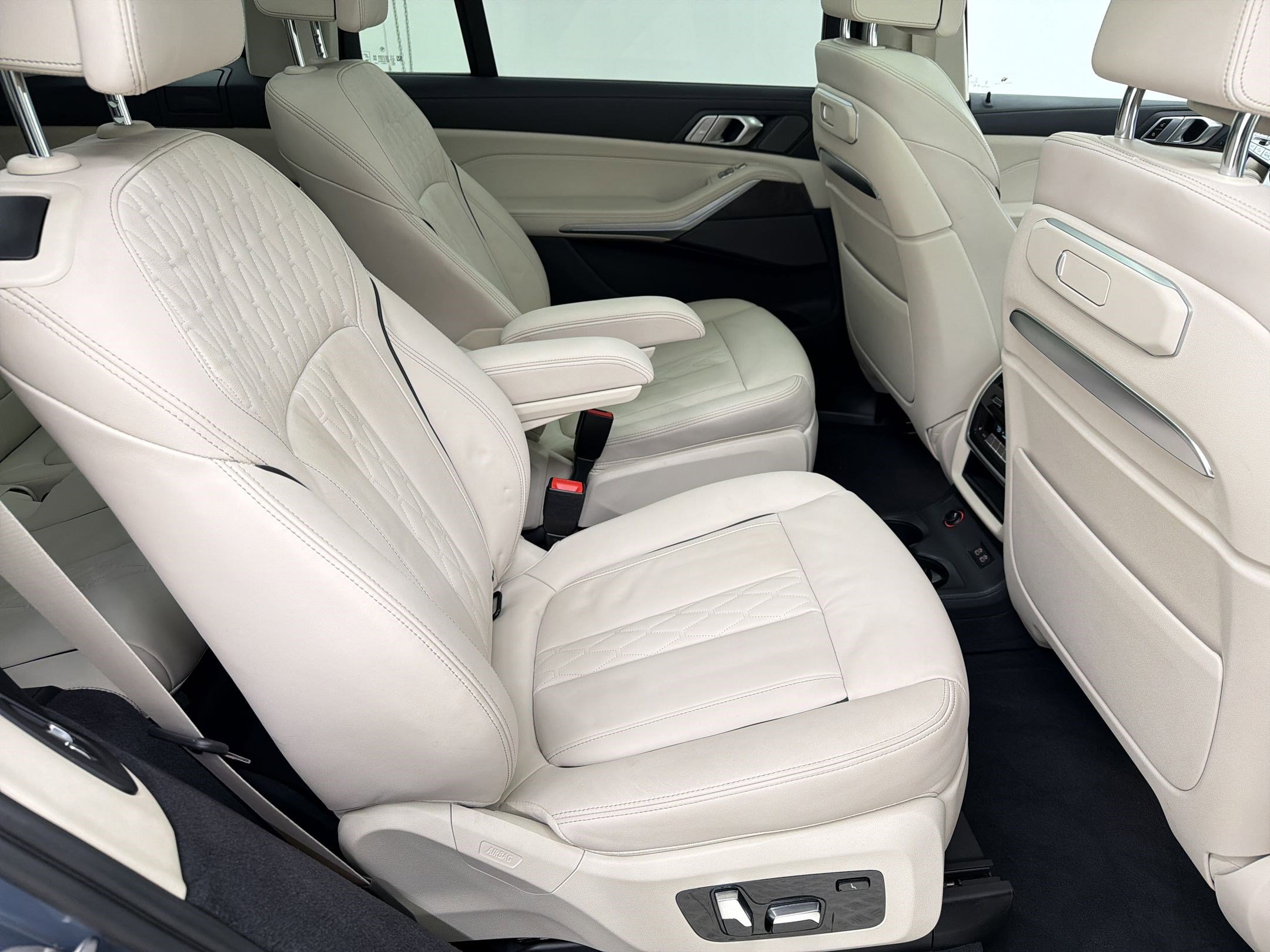 Certified 2024 BMW X7 xDrive40i w/ Premium Package image 30