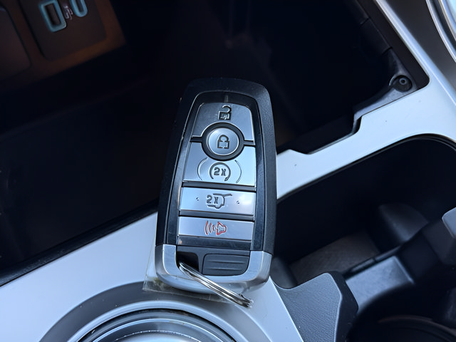 Used 2020 Ford Explorer Platinum w/ Premium Technology Package AWD/4WD image 17