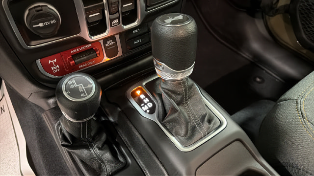 Used 2025 Jeep Wrangler Unlimited Sport AWD/4WD image 14