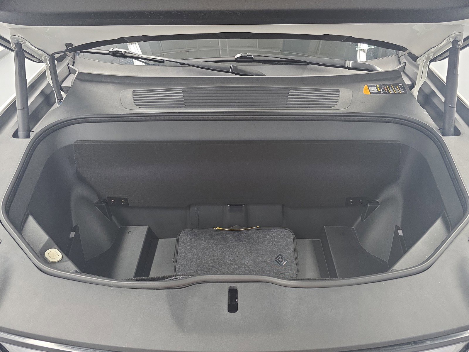 Used 2023 Rivian R1T Adventure AWD/4WD image 14