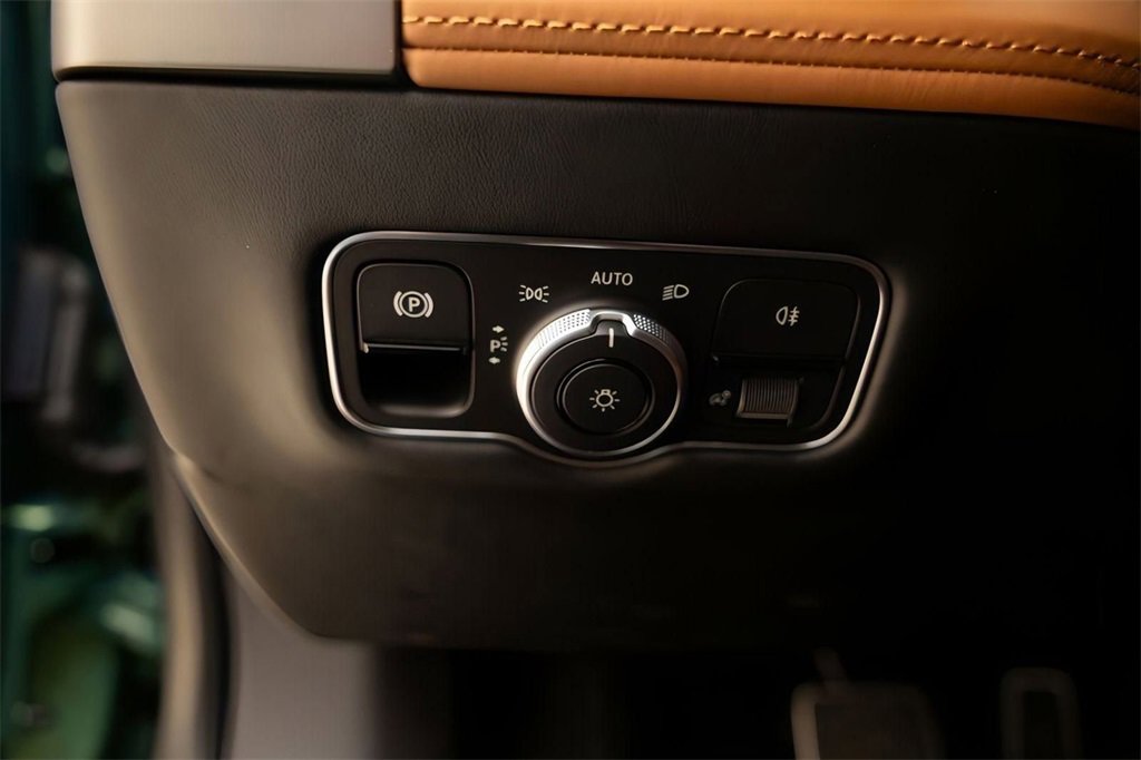 Used 2025 Aston Martin Vanquish image 35