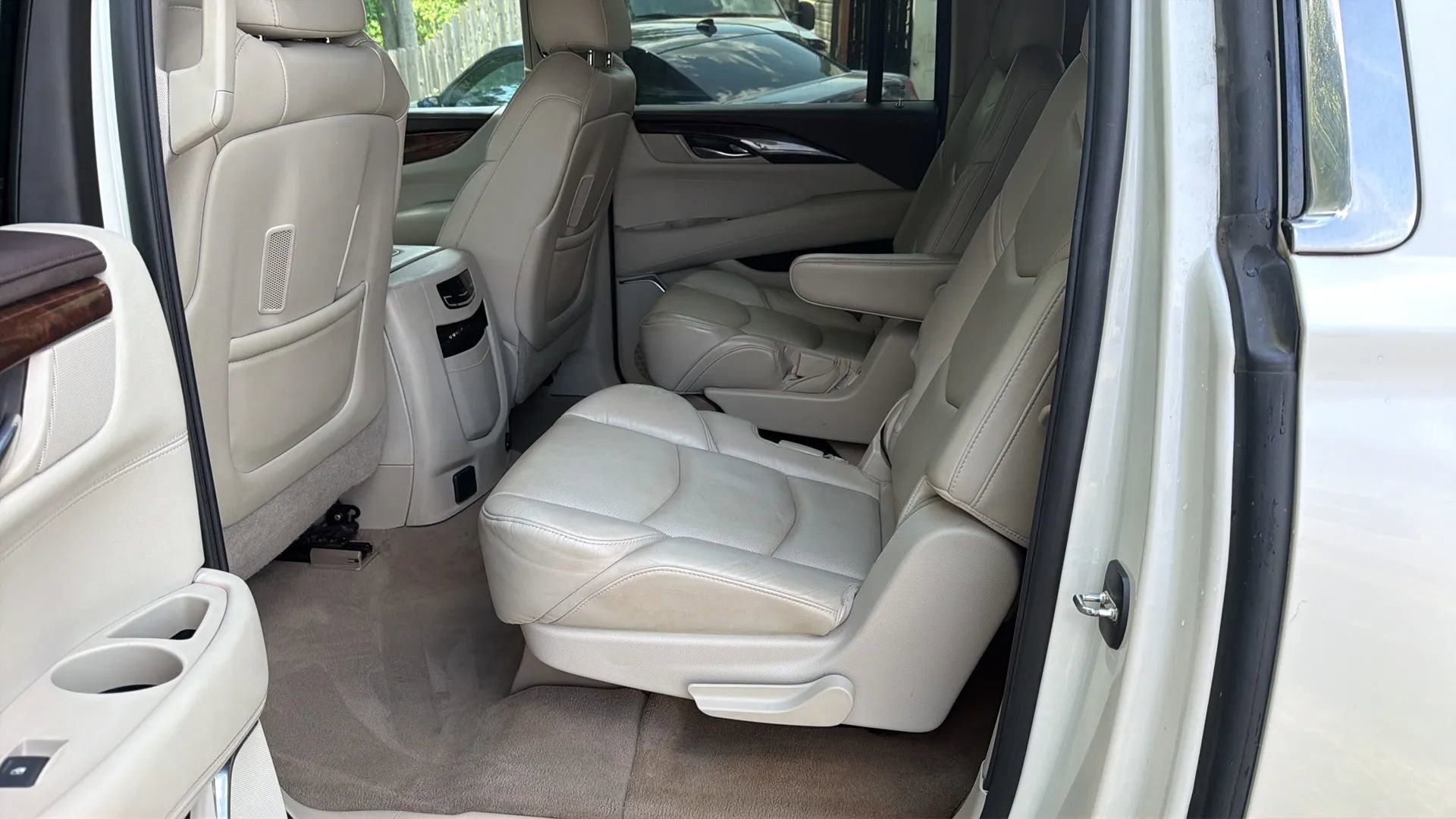 Used 2015 Cadillac Escalade ESV Luxury AWD/4WD image 28