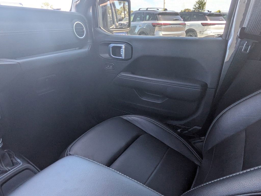 Used 2021 Jeep Wrangler Unlimited Sahara w/ Cold Weather Group AWD/4WD image 15