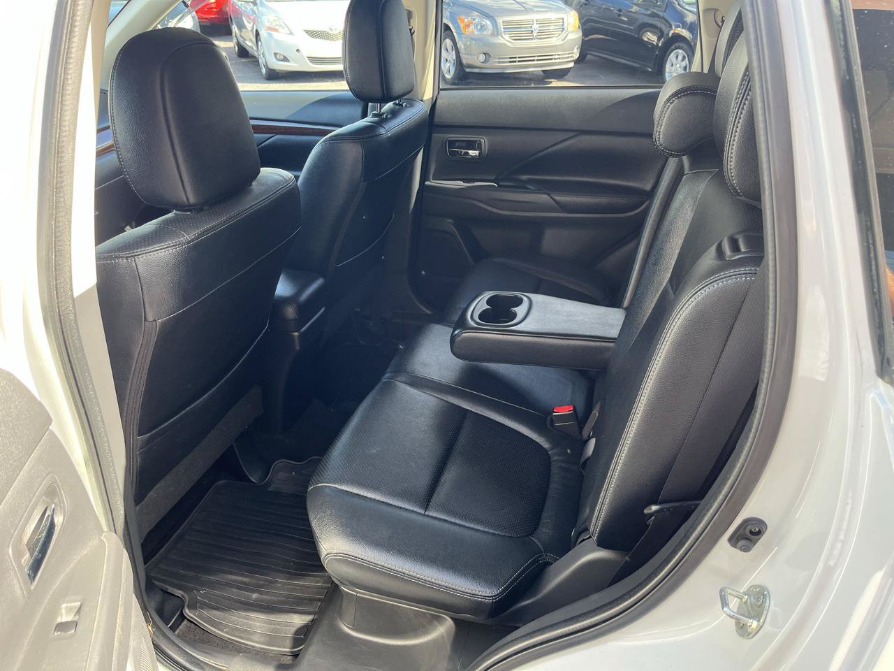 Used 2015 Mitsubishi Outlander SE AWD/4WD image 28