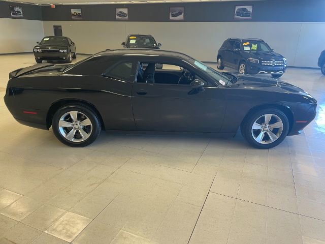 Used 2021 Dodge Challenger SXT RWD image 3