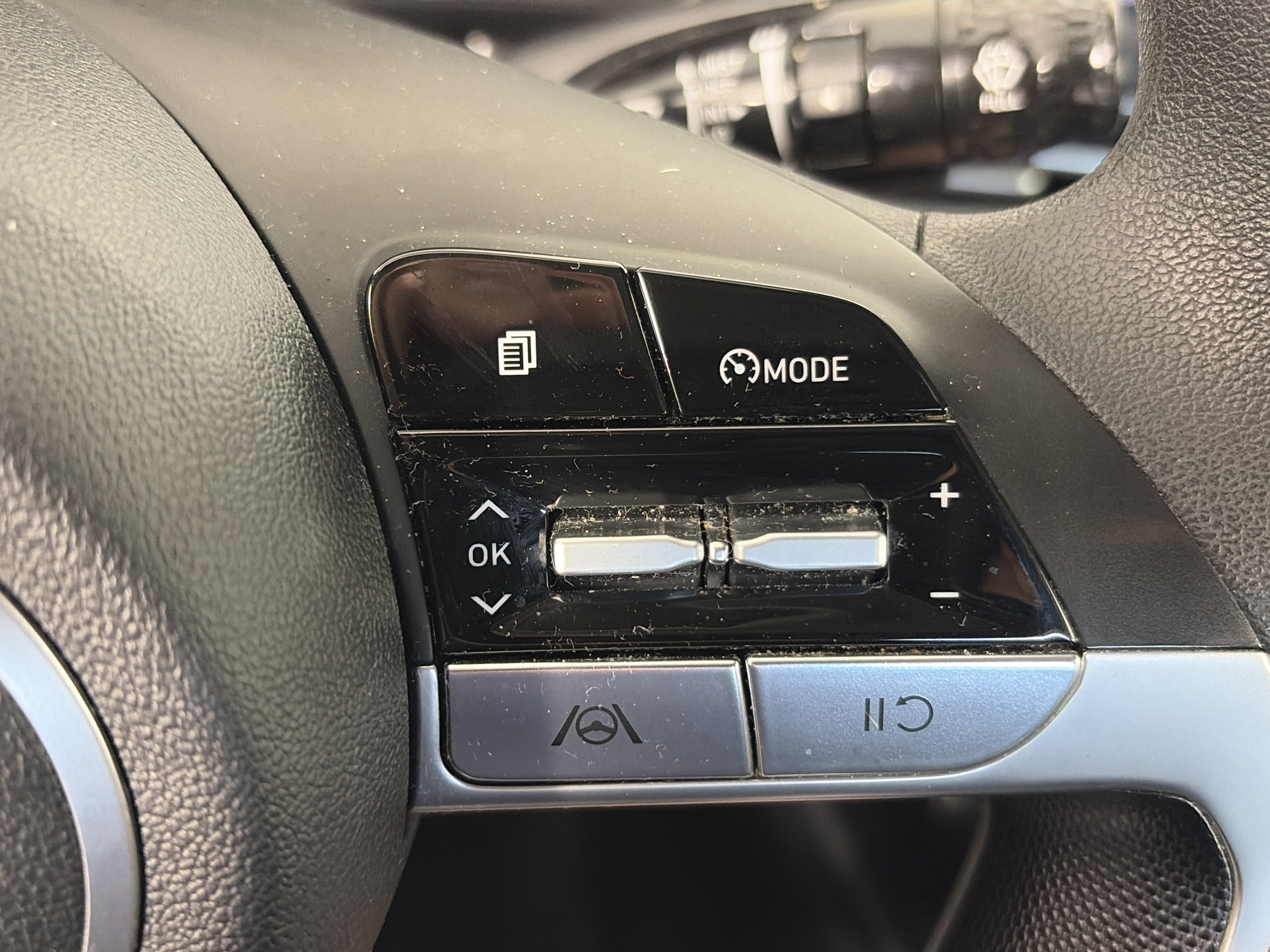 Certified 2022 Hyundai Elantra SEL FWD image 29