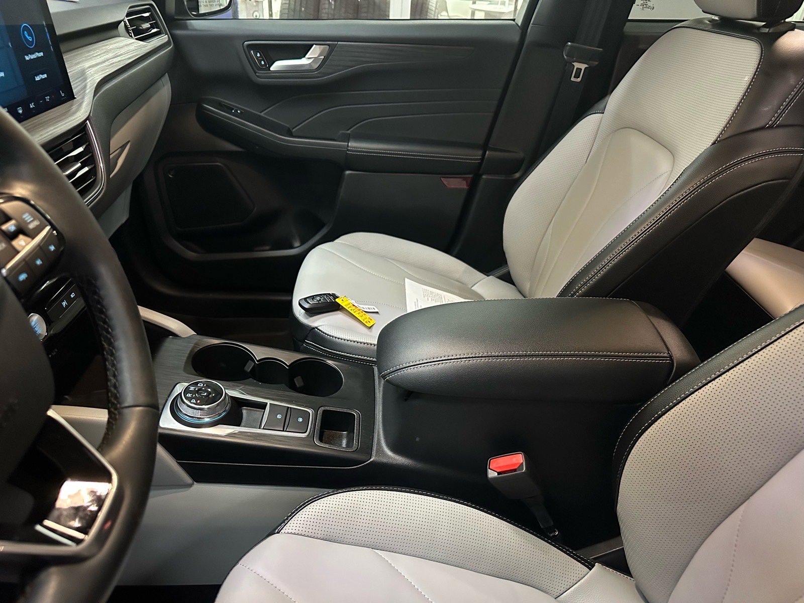 Certified 2025 Ford Escape Platinum w/ Premium Technology Package image 19