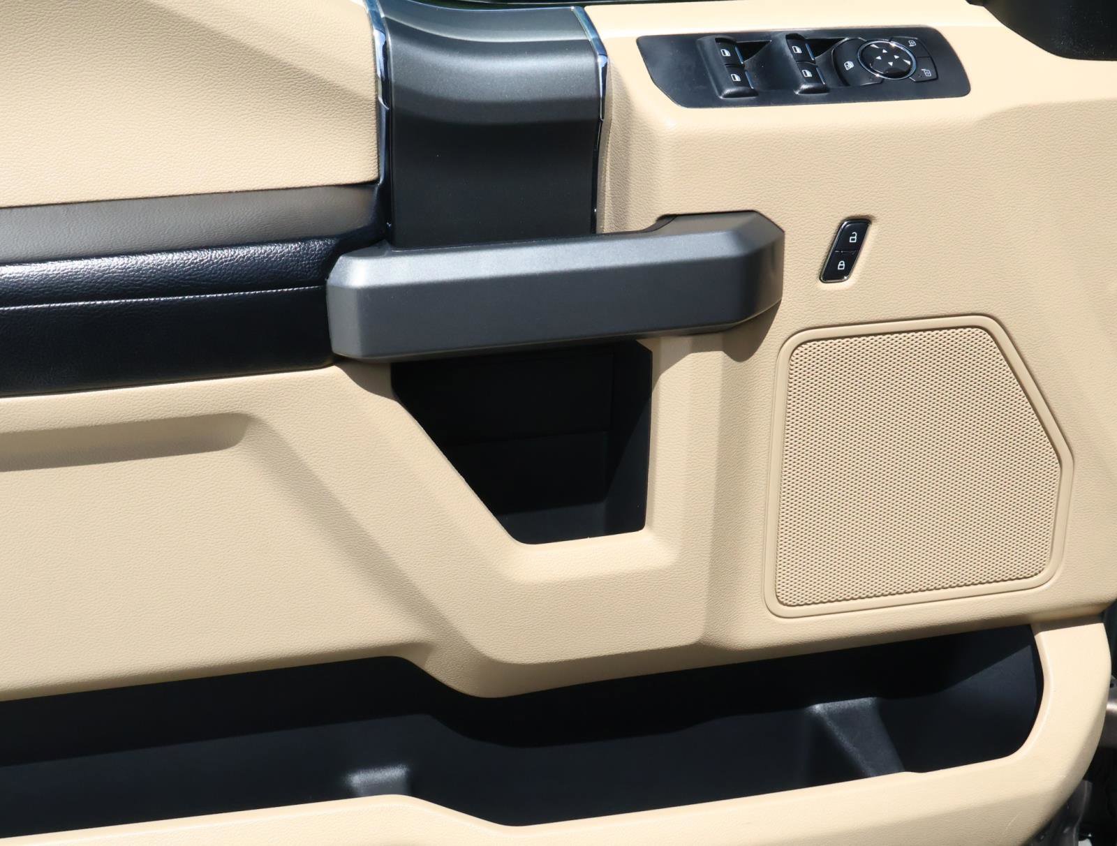 Used 2015 Ford F150 XLT w/ Equipment Group 301A Mid image 16