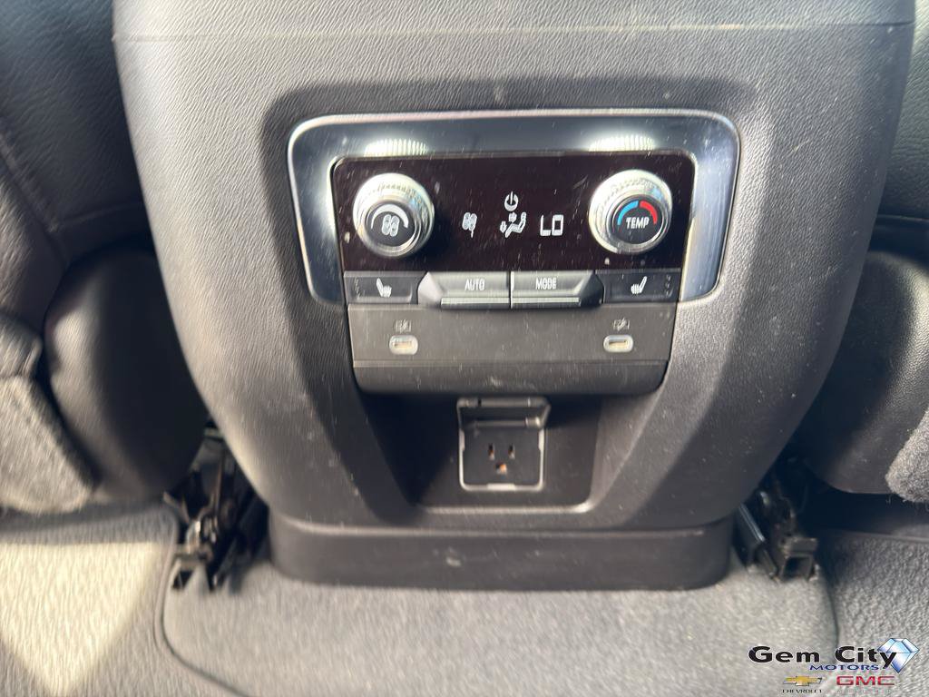 Used 2023 GMC Yukon XL Denali AWD/4WD image 16