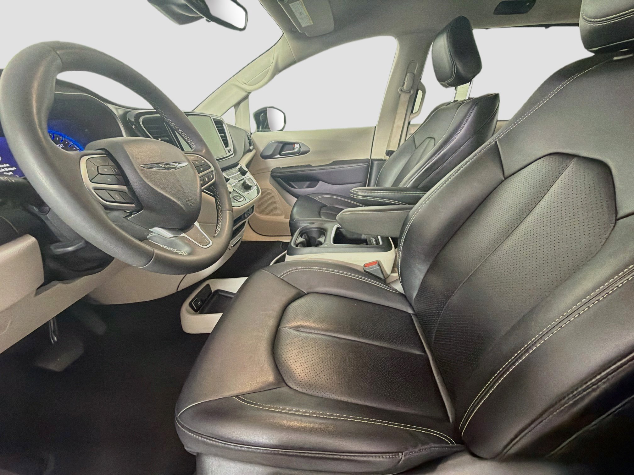 Used 2024 Chrysler Pacifica Touring-L FWD image 13