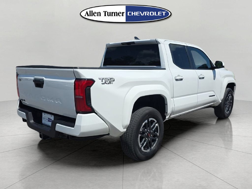 Used 2025 Toyota Tacoma TRD Sport AWD/4WD image 4