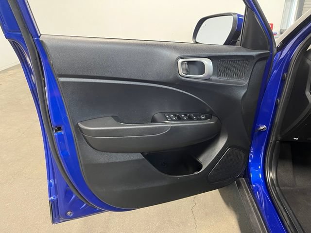Used 2025 Hyundai Venue SEL FWD image 24