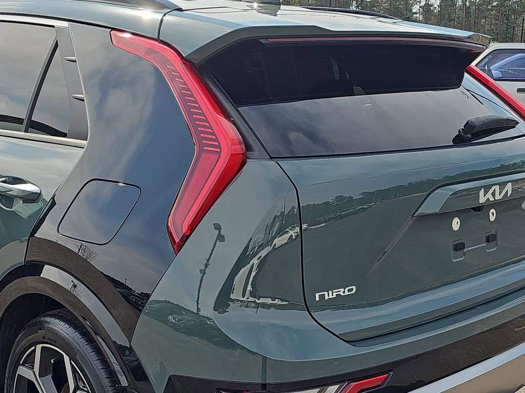 Used 2023 Kia Niro SX Touring image 38