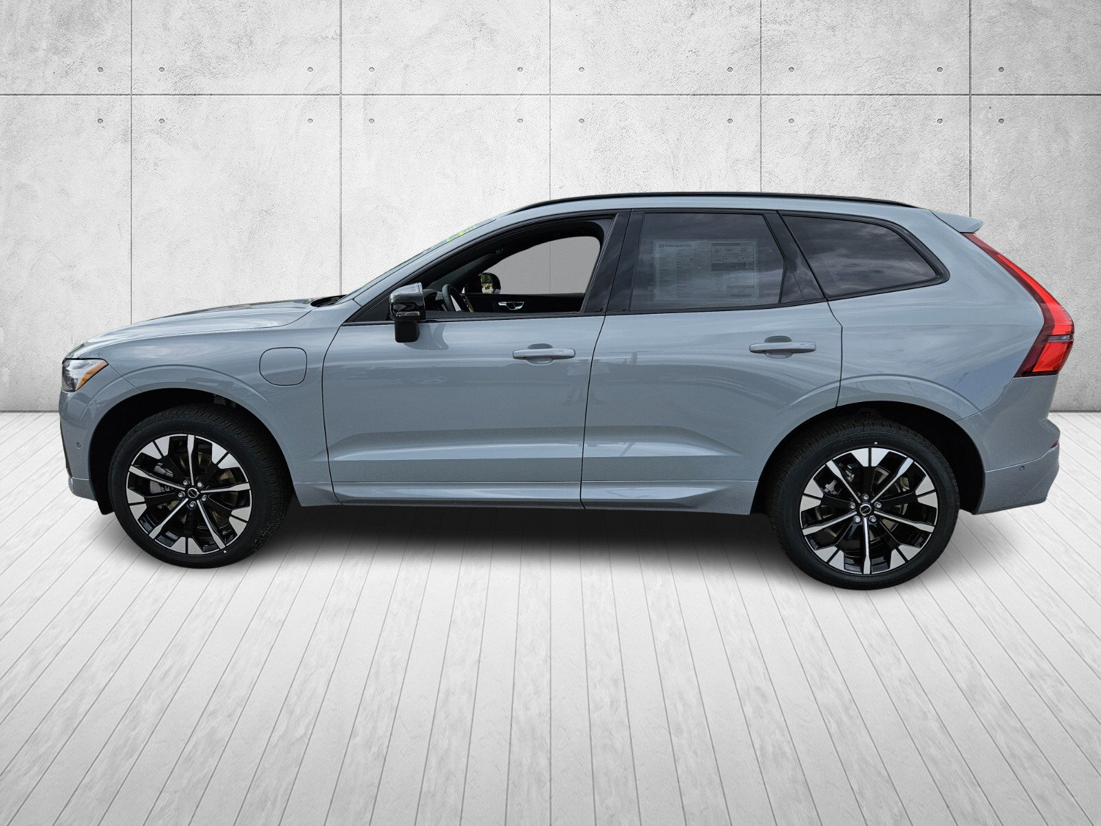 New 2026 Volvo XC60 T8 Plus w/ Protection Package Premier AWD/4WD image 4