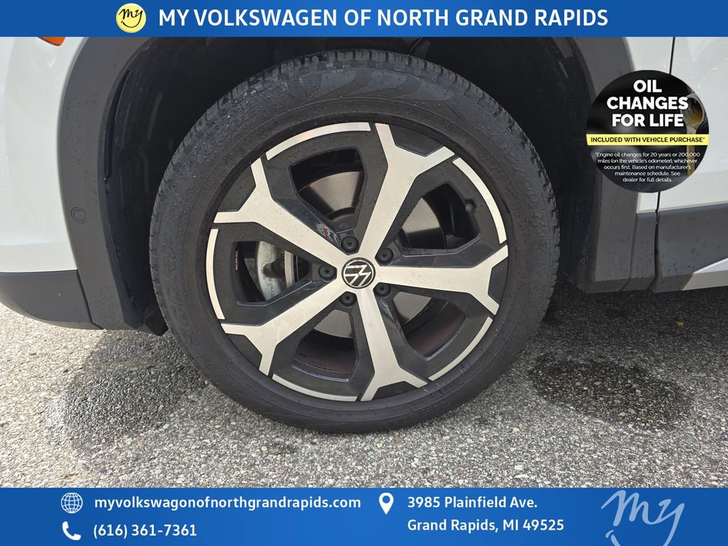 Used 2025 Volkswagen Tiguan SE AWD/4WD image 31
