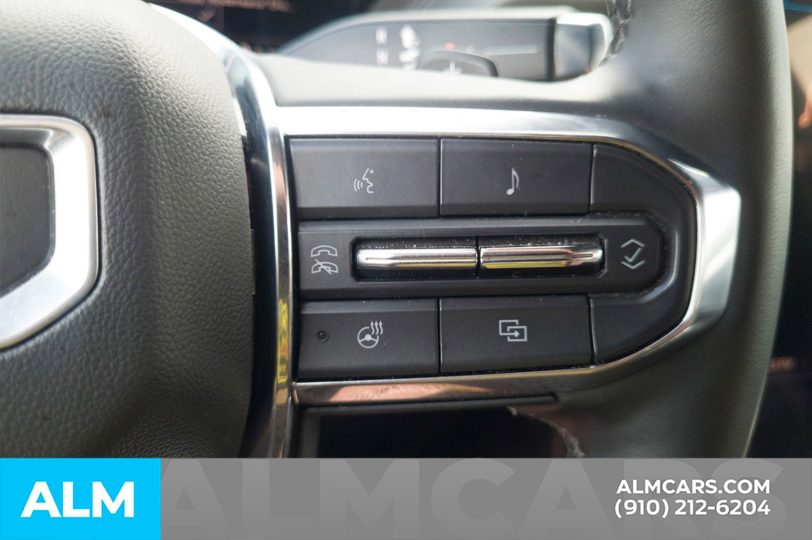 Used 2025 GMC Yukon XL Denali AWD/4WD image 30