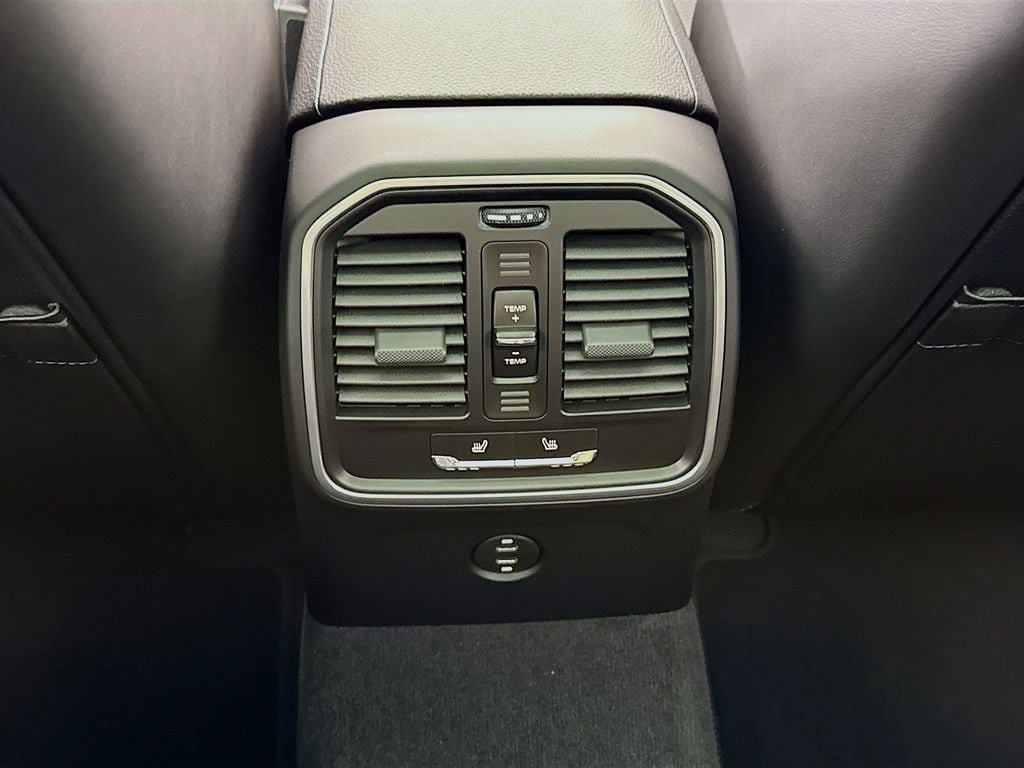 New 2026 Porsche Macan AWD/4WD image 30