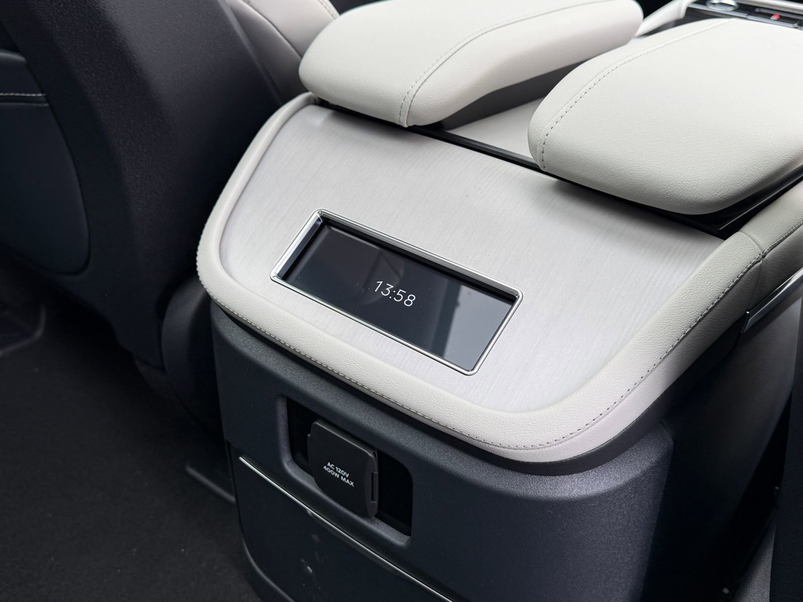 New 2026 Lincoln Navigator Reserve w/ Jet Appearance Package AWD/4WD image 13
