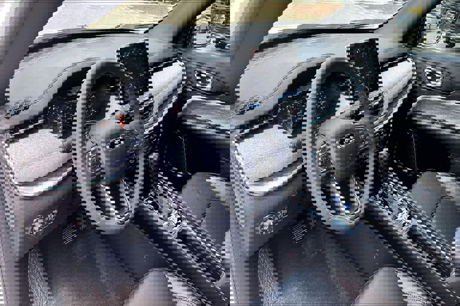 Used 2023 Jeep Compass Latitude w/ Sun and Sound Group image 17