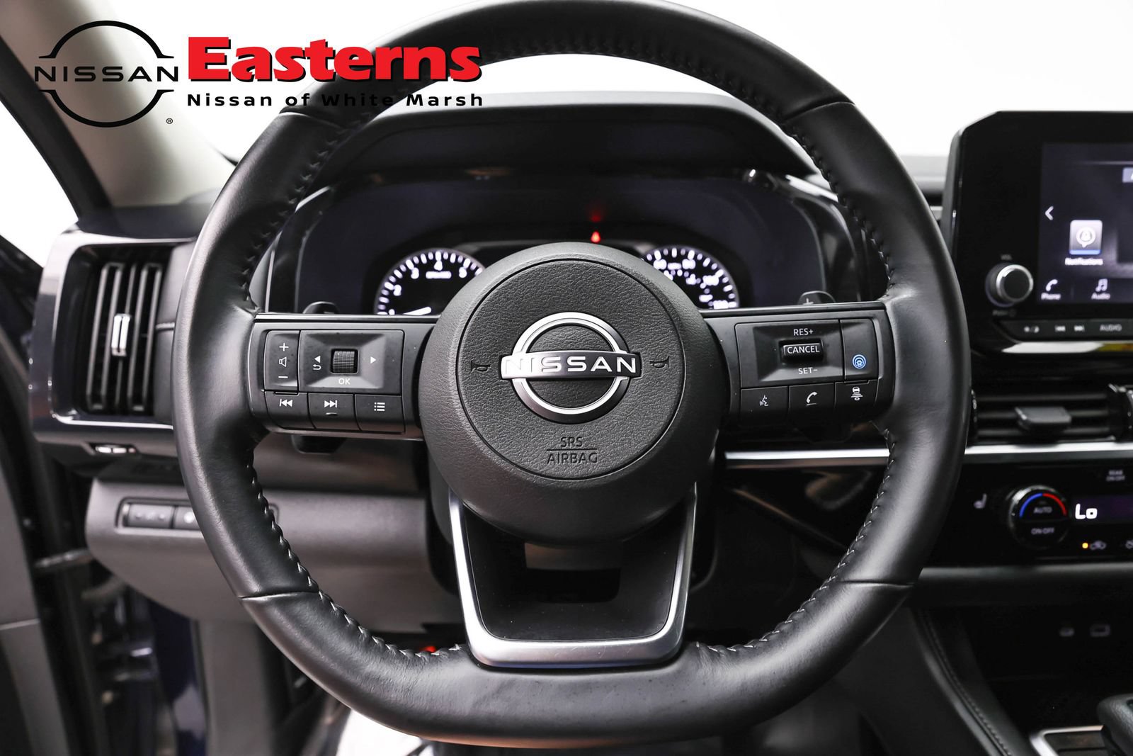 Used 2025 Nissan Pathfinder SV FWD image 10