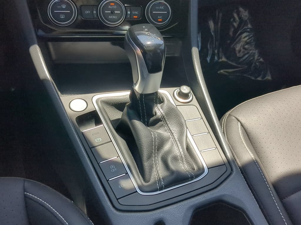 Certified 2024 Volkswagen Jetta SE w/ Panoramic Sunroof Package FWD image 26