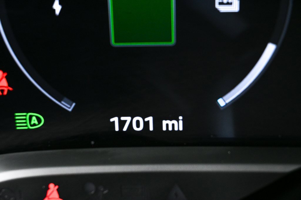 Certified 2025 Porsche Taycan image 12