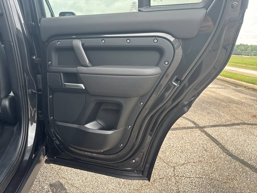 New 2026 Land Rover Defender 110 X-Dynamic SE AWD/4WD image 15