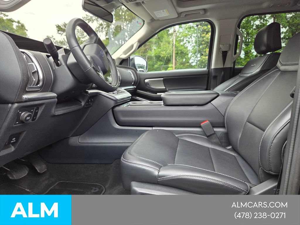 Used 2025 Ford Expedition Platinum AWD/4WD image 4