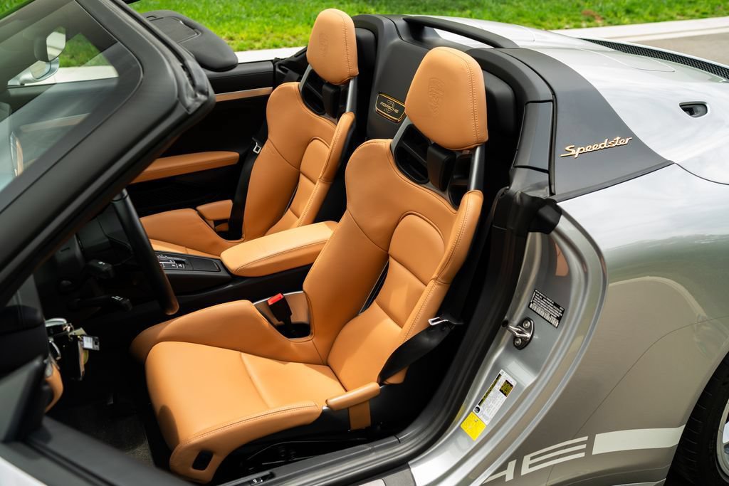 Used 2019 Porsche 911 Speedster RWD image 12