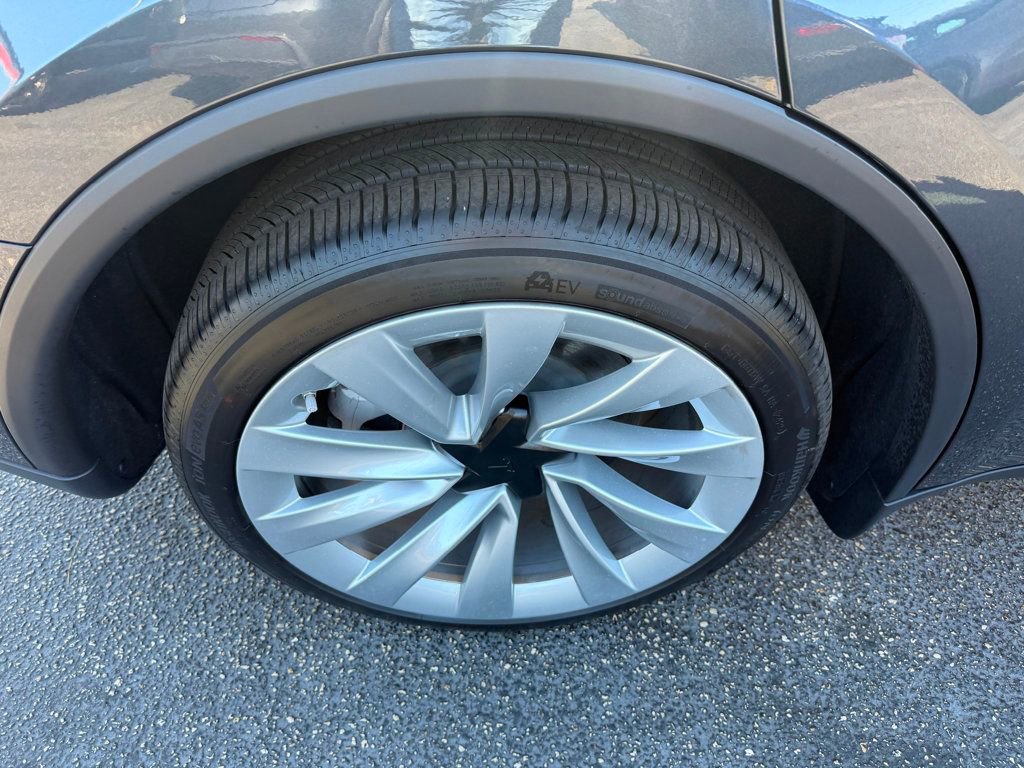 Used 2026 Tesla Model Y 2WD image 35