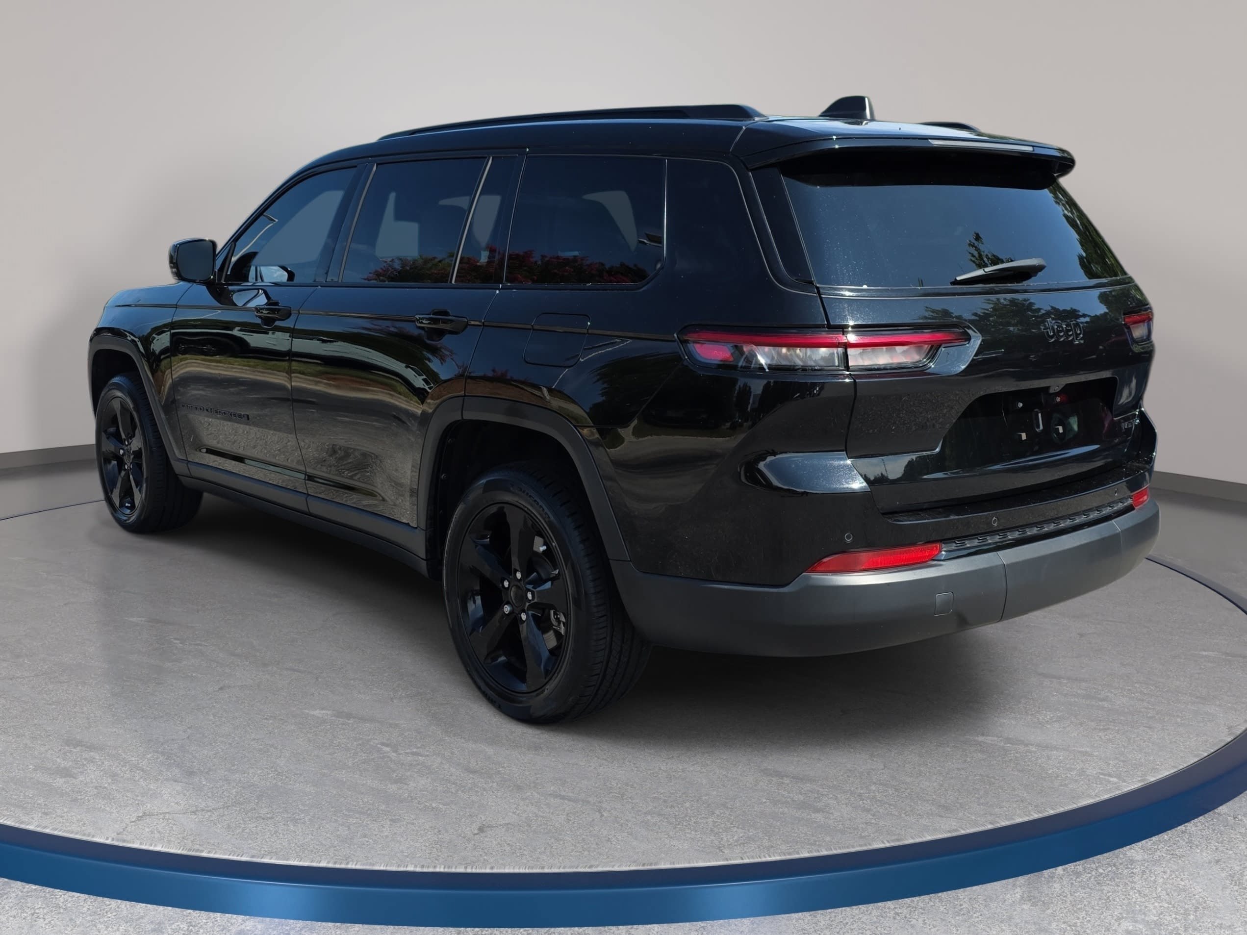 Certified 2023 Jeep Grand Cherokee L Limited w/ Black Appearance Package RWD image 7
