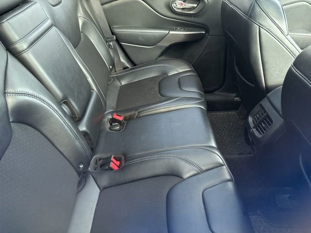 Used 2019 Jeep Cherokee Latitude Plus w/ Comfort/Convenience Group image 9