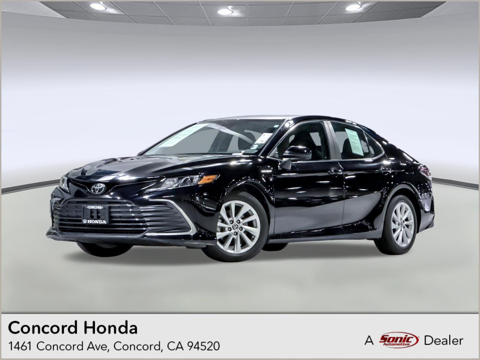 Used 2022 Toyota Camry LE FWD image 1
