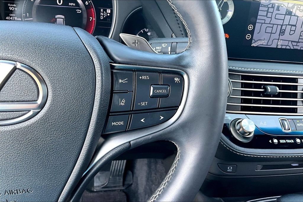 Used 2022 Lexus LS 500 w/ Accessory Package (Z2) RWD image 12